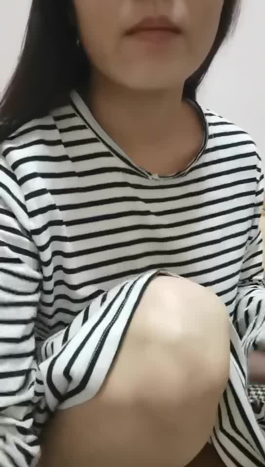 大奶白嫩母狗炮机自慰